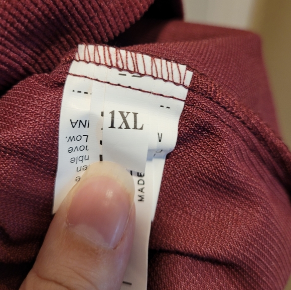 Shein burgundy corduroy overall jumper. Size 1XL - Picture 3 of 6